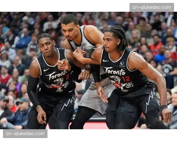 马刺110-107逆转猛龙，文班亚马边路协防封盖改变比赛走势